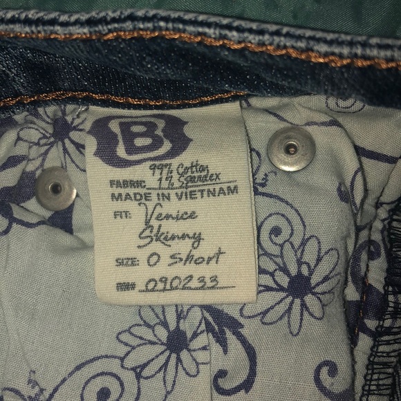 ❤️ B Venice Jean Shorts - Distressed with Studs - Picture 4 of 7